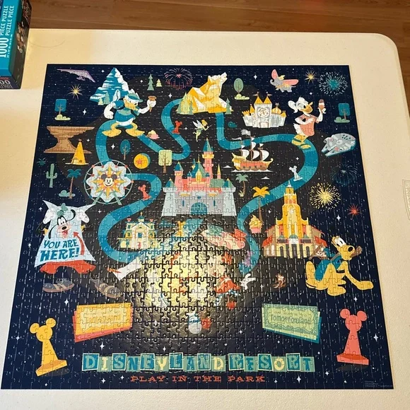 Disneyland Play in the Park 1000 piece puzzle - Picture 3 of 4